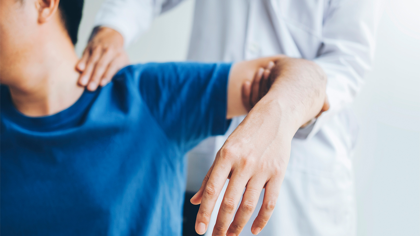 A physician with Affinity Orthopedics in Monroe, LA conducting an exam on a patient with a sports injury